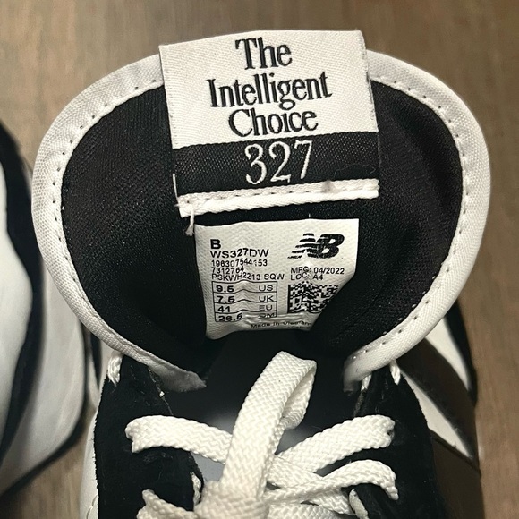New Balance 327 - Picture 4 of 7